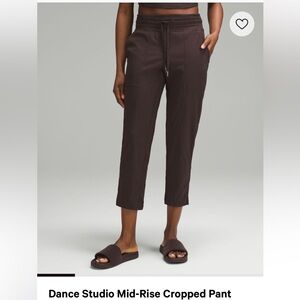 Lululemon Dance Studio Mid-Rise Cropped Pant - black
Size 2